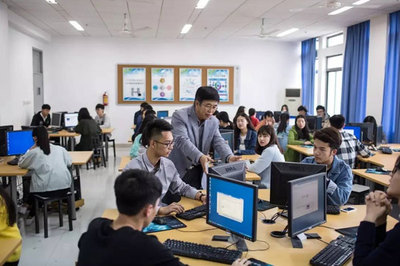 云南省曲靖農(nóng)業(yè)學(xué)校電子商務(wù)專(zhuān)業(yè) 軟件銷(xiāo)售的發(fā)展路徑與前景
